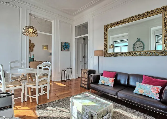 Localtraveling Alfama River View - Family *