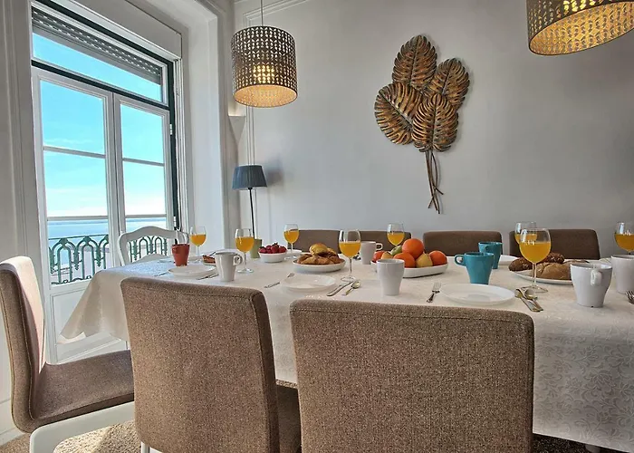 Localtraveling Alfama River View - Family *