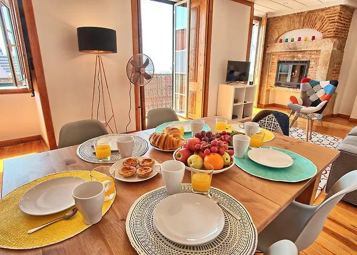 Localtraveling Alfama River View - Family