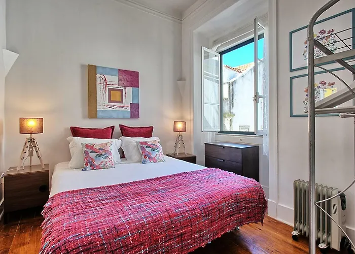 Localtraveling Alfama River View - Family