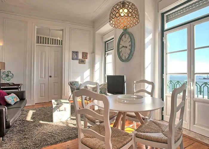 Localtraveling Alfama River View - Family شقة