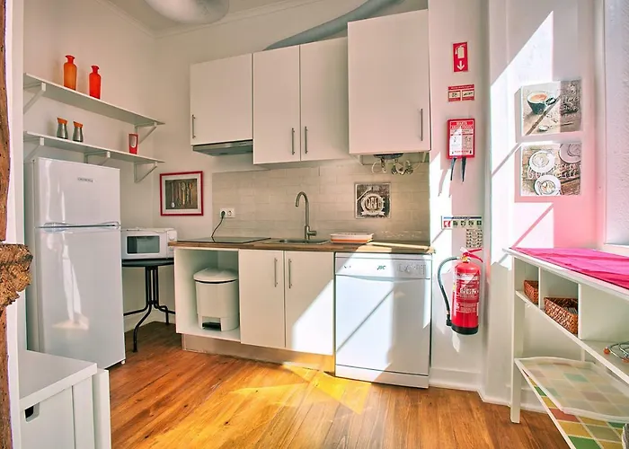 Localtraveling Alfama River View - Family *