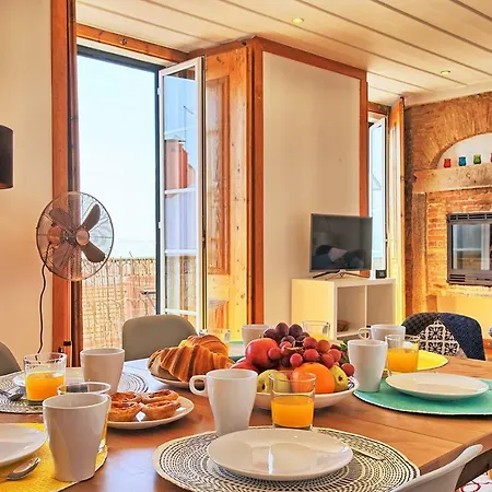 Localtraveling Alfama River View - Family Apartman