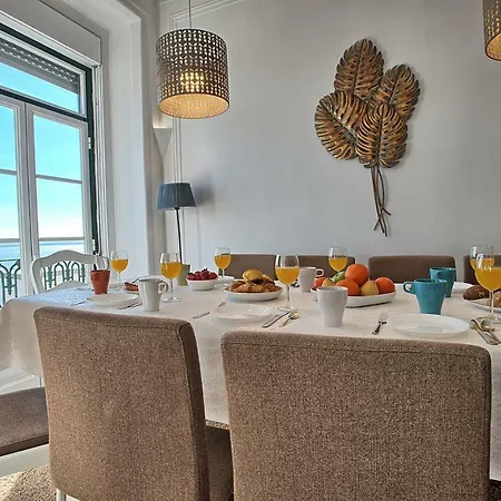 Localtraveling Alfama River View - Family *