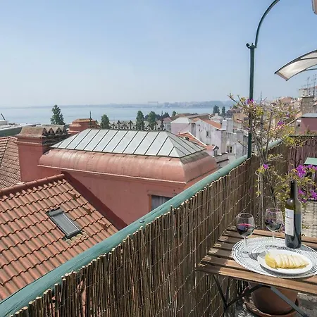 Localtraveling Alfama River View - Family Apartman