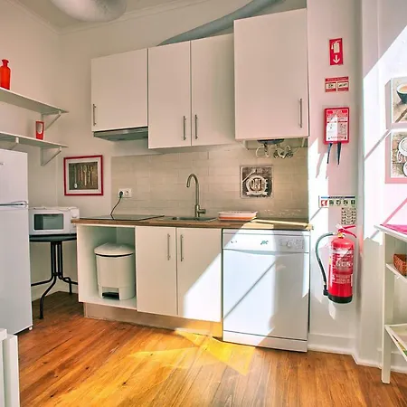 Localtraveling Alfama River View - Family *