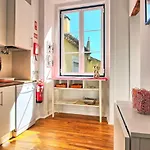 Localtraveling Alfama River View - Family *