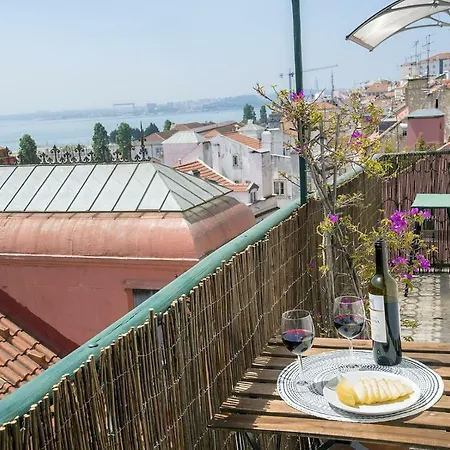 Localtraveling Alfama River View - Family דירה