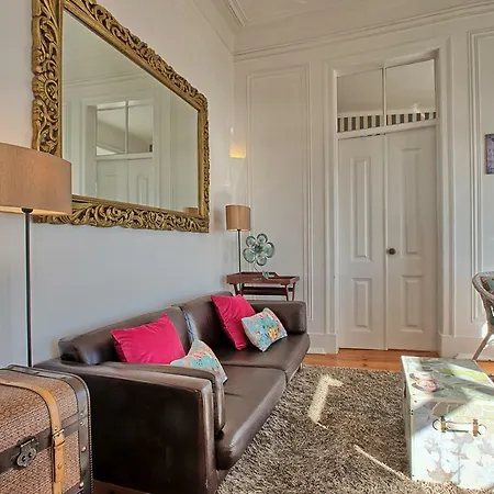 Localtraveling Alfama River View - Family *