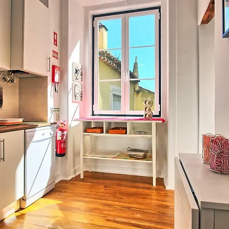 Localtraveling Alfama River View - Family *