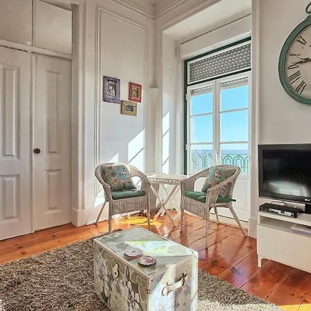 Localtraveling Alfama River View - Family