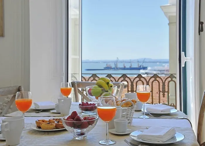 Localtraveling Alfama River View - Family Lisbon