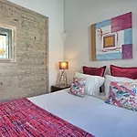 Апартаменты Localtraveling Alfama River View - Family Лиссабон