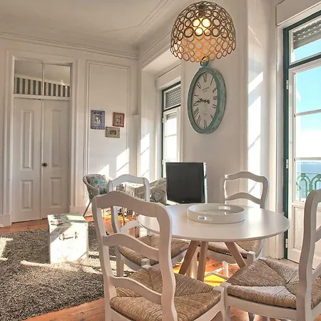 Localtraveling Alfama River View - Family Apartamento
